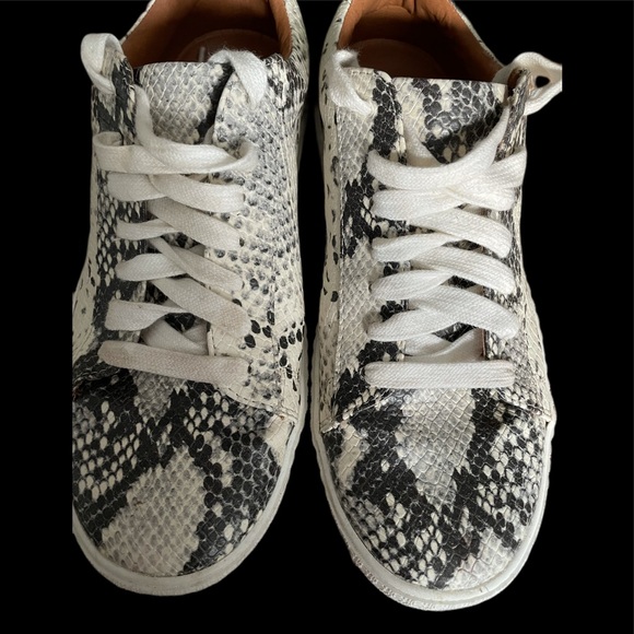 Steve Madden natural snake skin sneaker size 8 - Picture 3 of 7